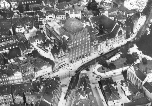 Luftbildaufnahme vom Steintor, Goseriede mit Anzeiger-Hochhaus, vor 1939.